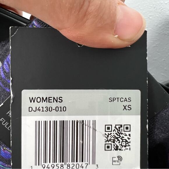 New Nike Black 3D Graphic Tight Fit High Rise Leggings Women's size XS - Picture 3 of 6